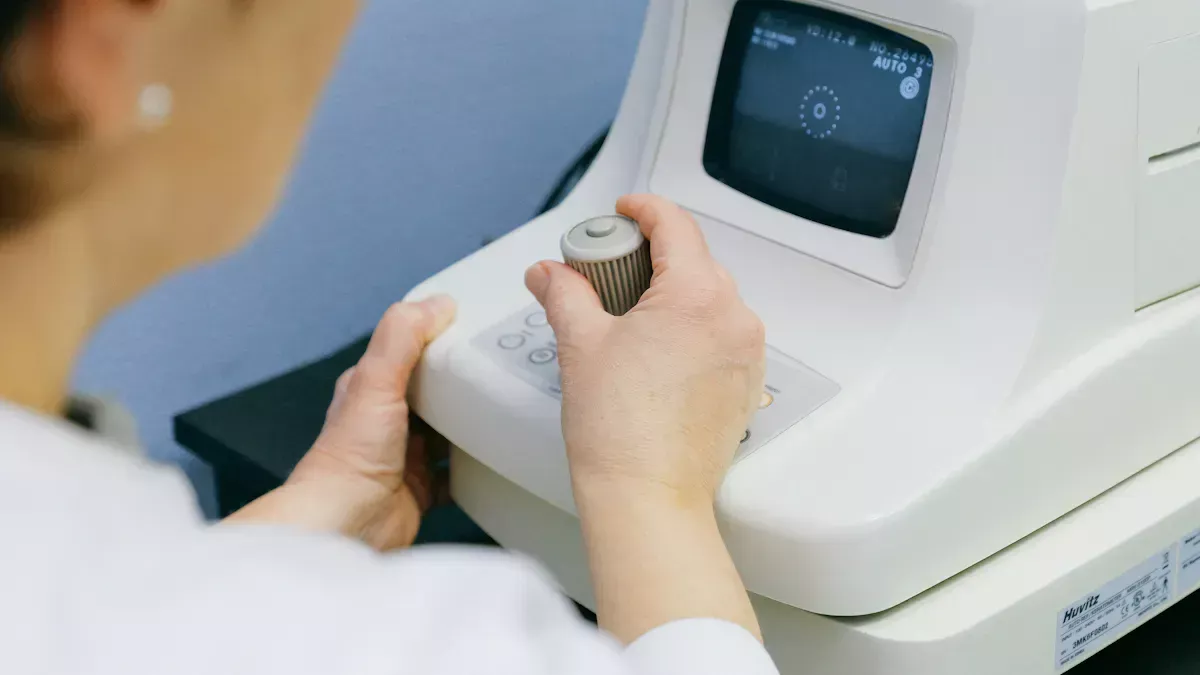 Digit&aacute;ln&iacute; refrakčn&iacute; syst&eacute;my v modern&iacute;ch očn&iacute;ch vyšetřen&iacute;ch