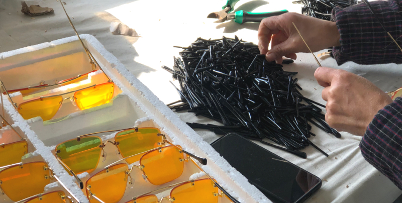 eyewear assembling