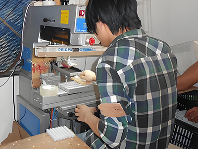 filling-ink-onto-the-steel-plate.jpg